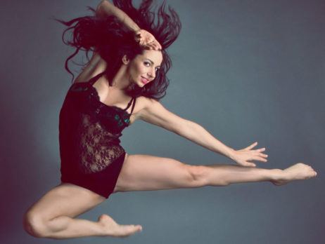 Sonia Bartuccelli springt beim Tanzen